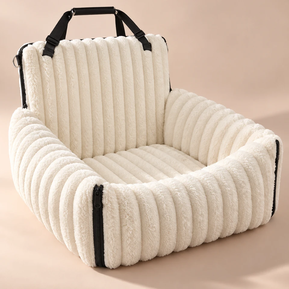 The Oatmeal ribbed travel seat, with a tall back, rounded faux-fur walls and black corner zips